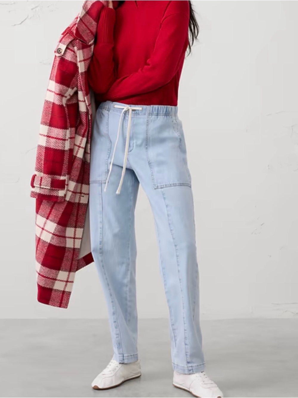 Light Wash Tapered Mid-Rise Jean Size Medium Petite